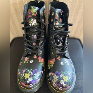 1460 Pascal Dr Marten Boots, Brand New size 8US, 39EU